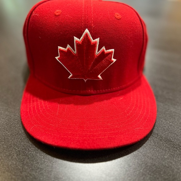Wide Brim Maple Leaf  Baseball Cap - Picture 1 of 3